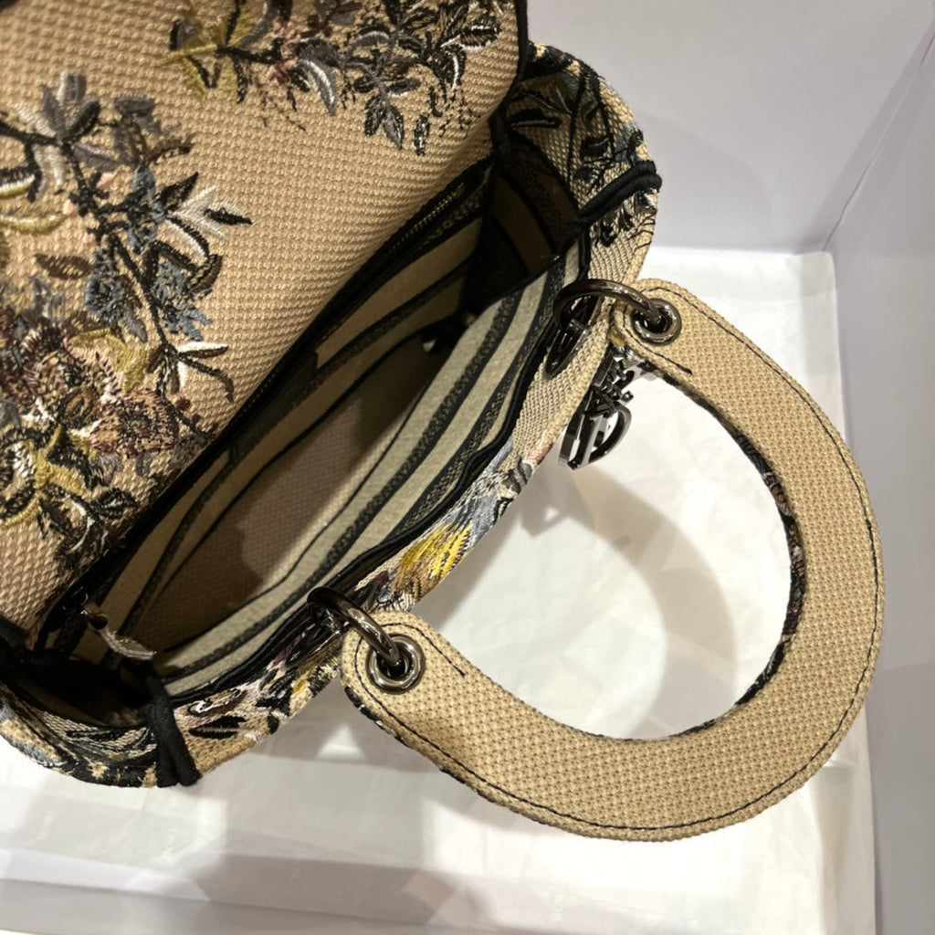 DIOR