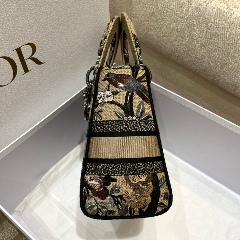 DIOR